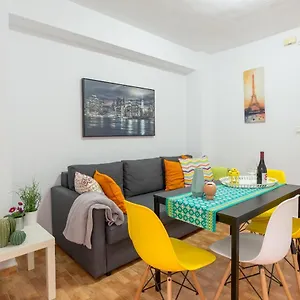 https://marques-de-larios-plaza-las-flores.1costadelsol.com